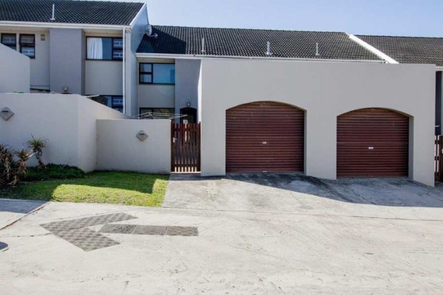 To Let 3 Bedroom Property for Rent in Beacon Bay Eastern Cape